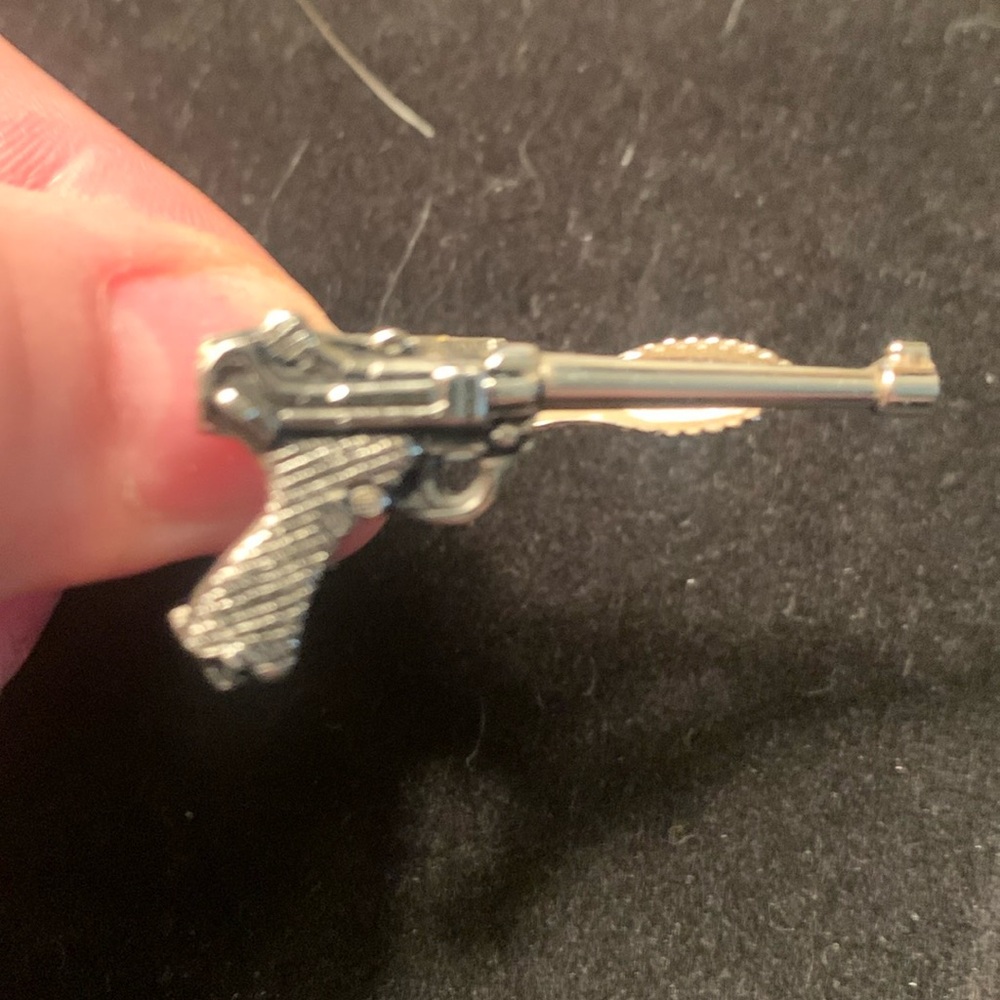 VINTAGE REVOLVER TIE CLIP (1960’s)